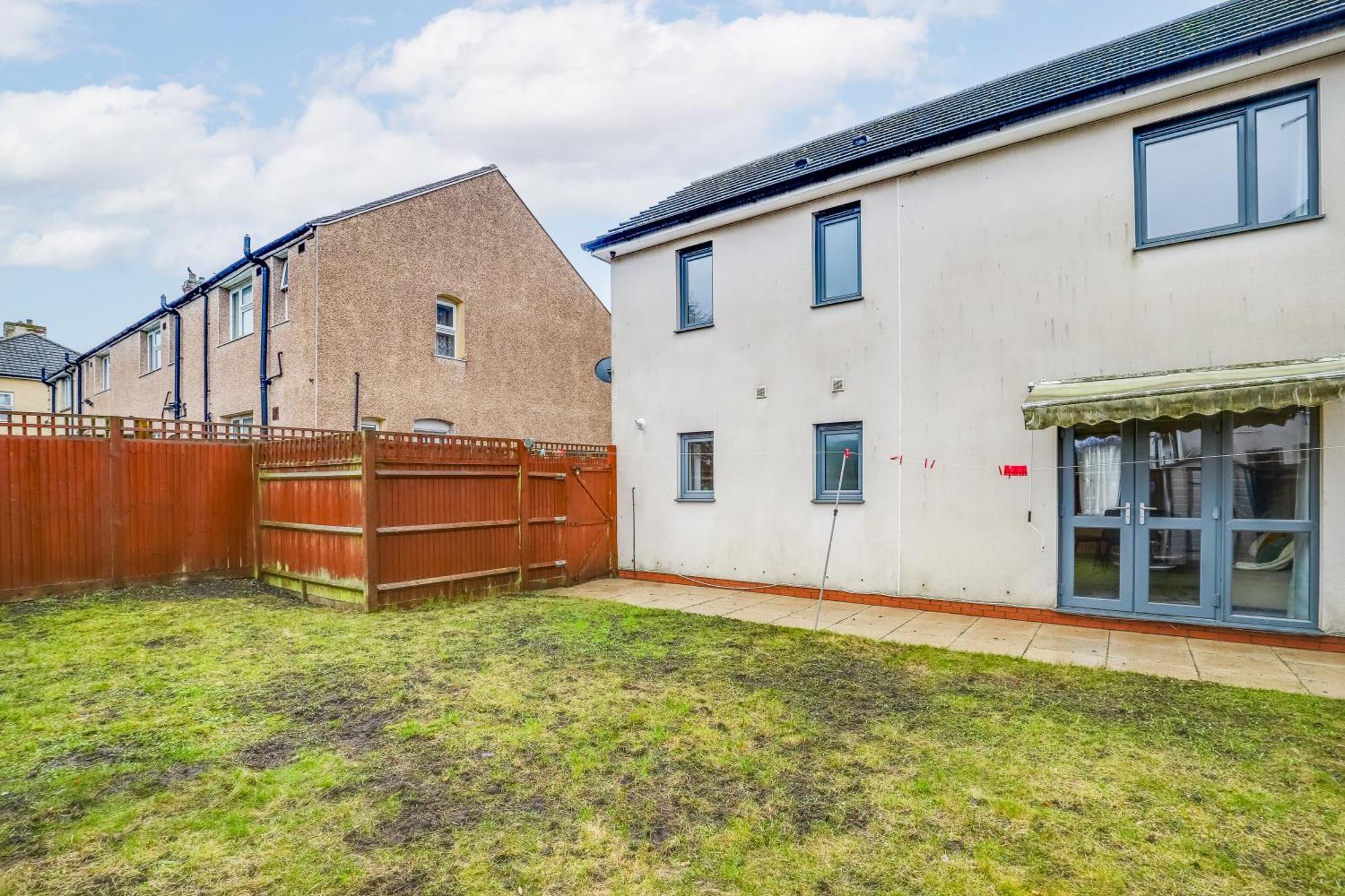 3 Bedroom Detached House Free Car Park Close To Town Airport Luton  Extérieur photo