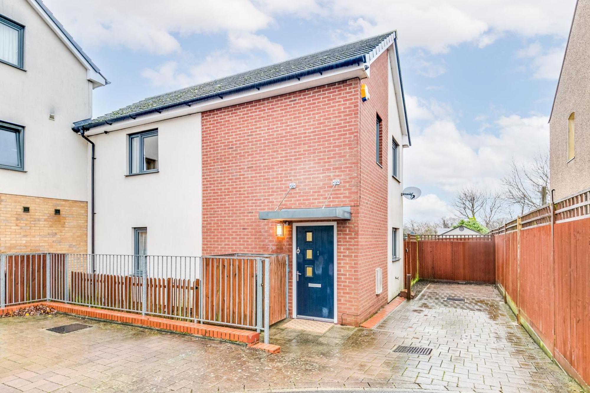 3 Bedroom Detached House Free Car Park Close To Town Airport Luton  Extérieur photo