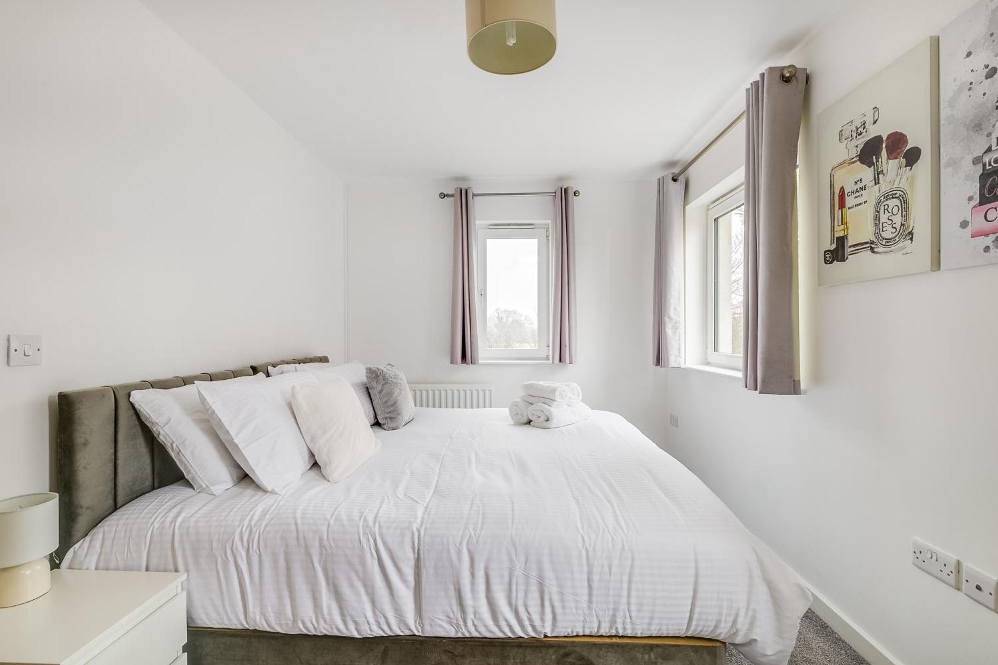 3 Bedroom Detached House Free Car Park Close To Town Airport Luton  Extérieur photo